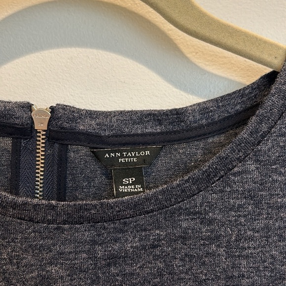 Ann Taylor Blue Petite Top Size S - Picture 2 of 4